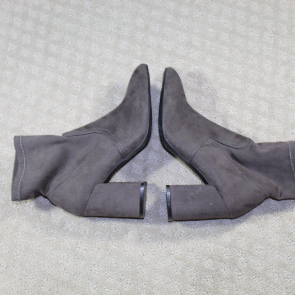 Qupid Size 6.5 Grey Faux Leather & Fabric 3.5" Block Heel Boots - Picture 4 of 6